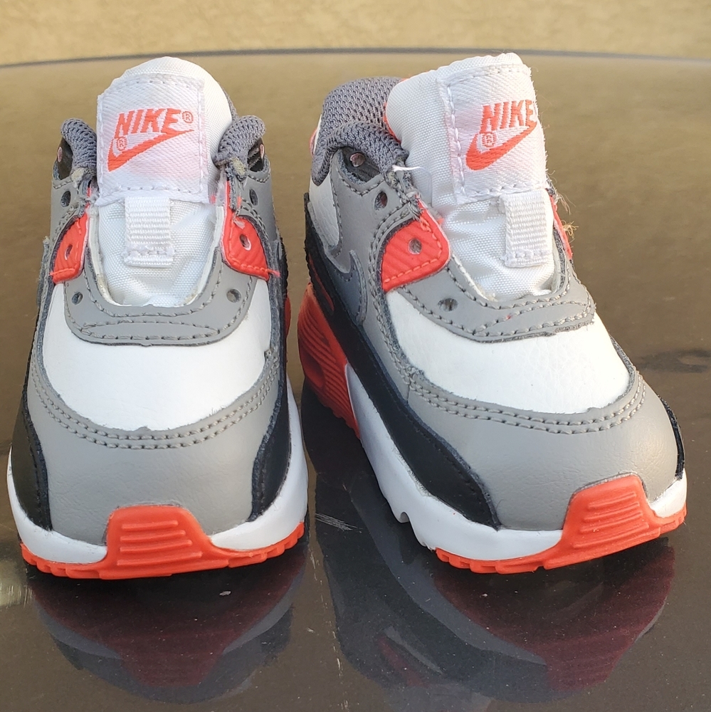 Baby nike airmaxs size 4c